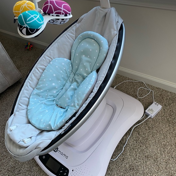 4moms Mamaroo 4 with infant insert - Picture 2 of 3